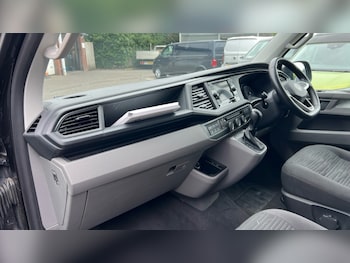 Used Volkswagen Transporter Shuttle 2024 for sale - 75584280: Photo