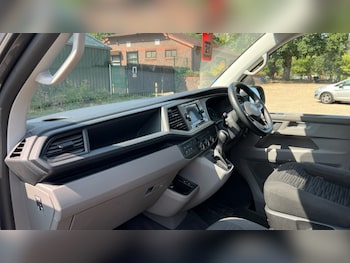 Used Volkswagen Transporter Shuttle 2024 for sale - 75534402: Photo