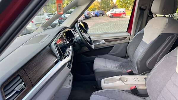 Used Volkswagen Multivan 2025 for sale - 76161430: Photo 2