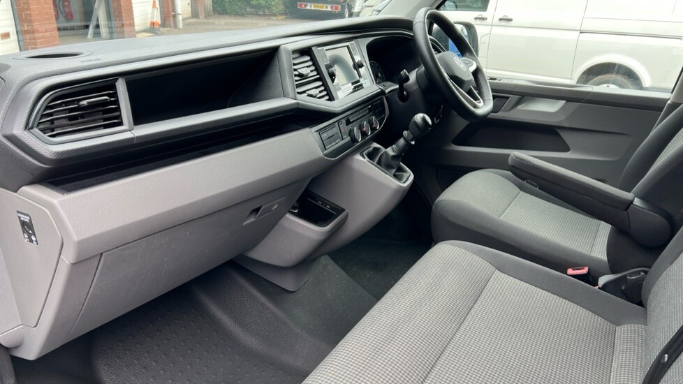 Used Volkswagen Transporter 2024 for sale - 76474992: Photo 2