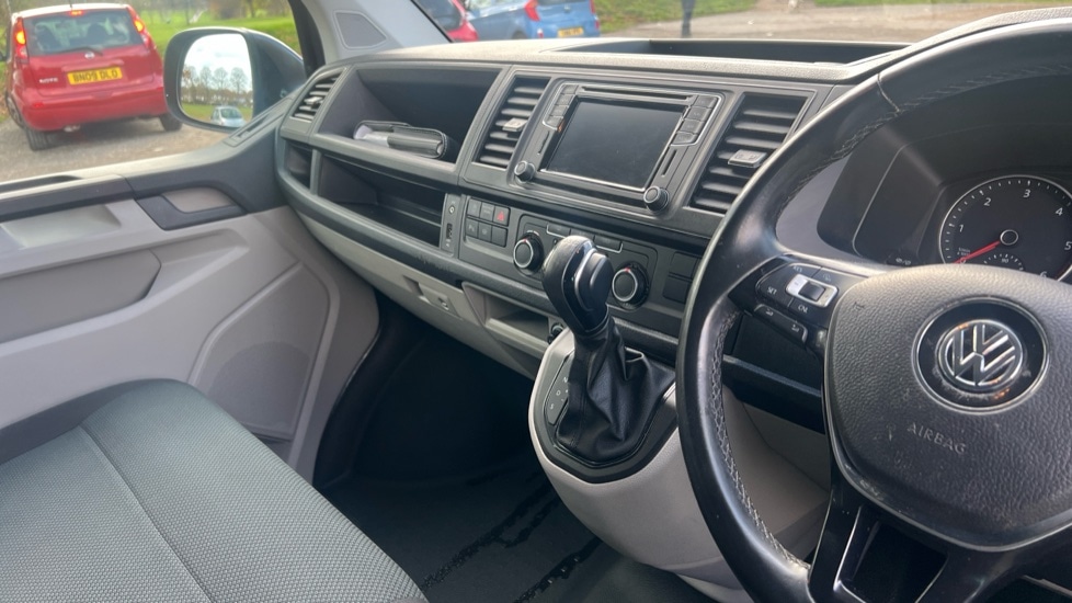 Used Volkswagen Transporter 2018 for sale - 76773250: Photo 12