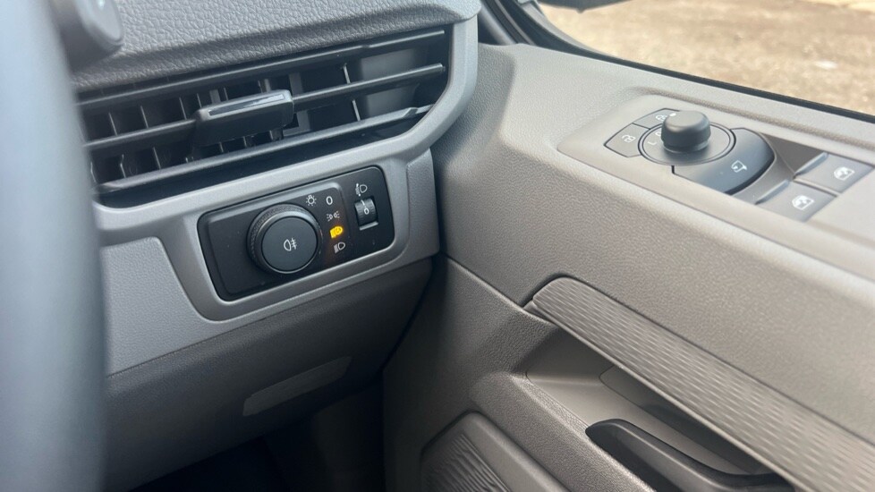 Used Volkswagen Transporter 2025 for sale - 76145973: Photo 38