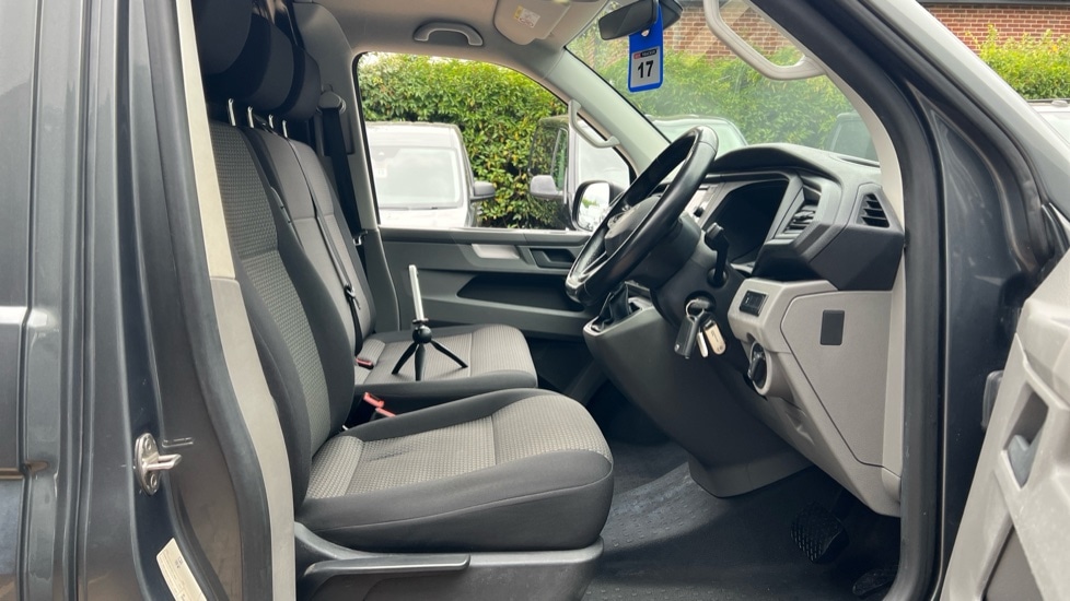 Used Volkswagen Transporter 2021 for sale - 76221767: Photo 2