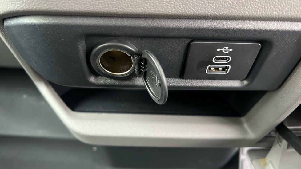 Used Volkswagen Transporter 2025 for sale - 76297521: Photo 48