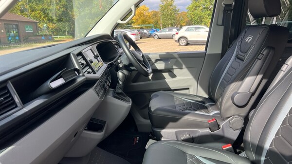 Used Volkswagen Transporter 2022 for sale - 76196038: Photo 2