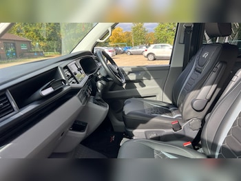 Used Volkswagen Transporter 2022 for sale - 76196038: Photo 2