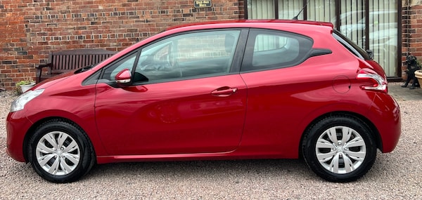 Used Peugeot 208 2013 for sale - 76257971: Photo 11