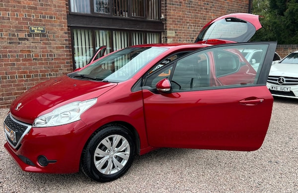 Used Peugeot 208 2013 for sale - 76257971: Photo 1