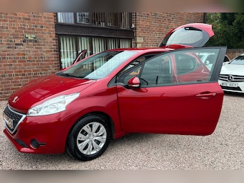 Used Peugeot 208 2013 for sale - 76257971: Photo