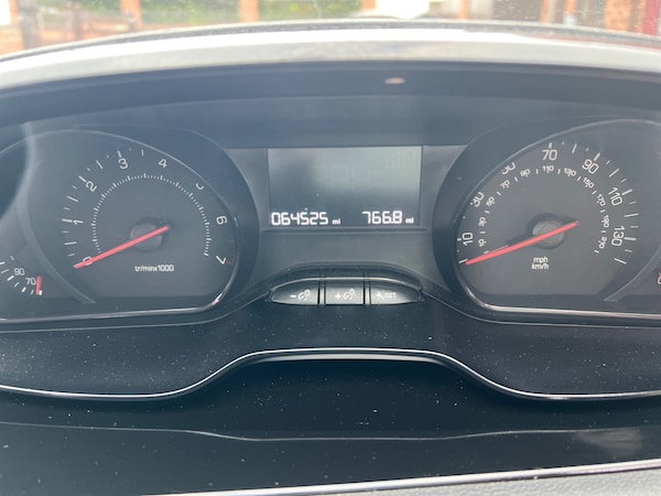 Used Peugeot 208 2013 for sale - 76257971: Photo 20