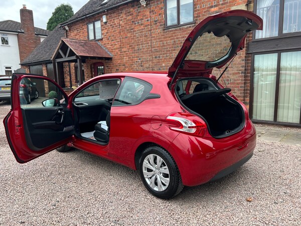Used Peugeot 208 2013 for sale - 76257971: Photo 21
