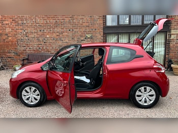 Used Peugeot 208 2013 for sale - 76257971: Photo