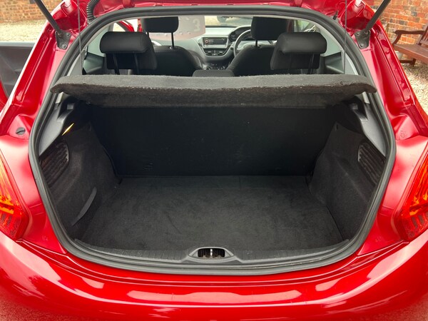 Used Peugeot 208 2013 for sale - 76257971: Photo 5