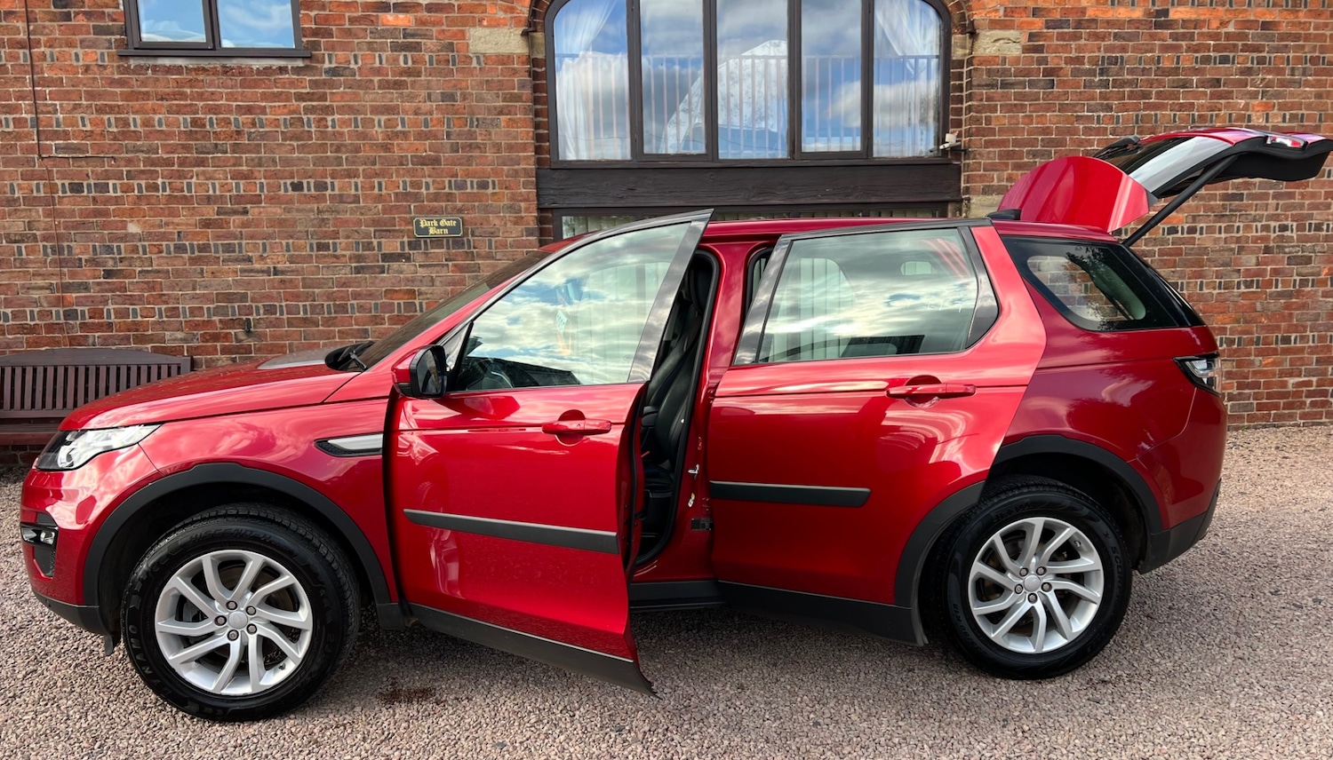 Used Land Rover Discovery Sport 2017 for sale - 74952150: Photo 2