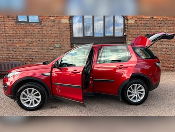 Used Land Rover Discovery Sport 2017 for sale - 74952150: Photo