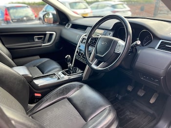 Used Land Rover Discovery Sport 2017 for sale - 74952150: Photo