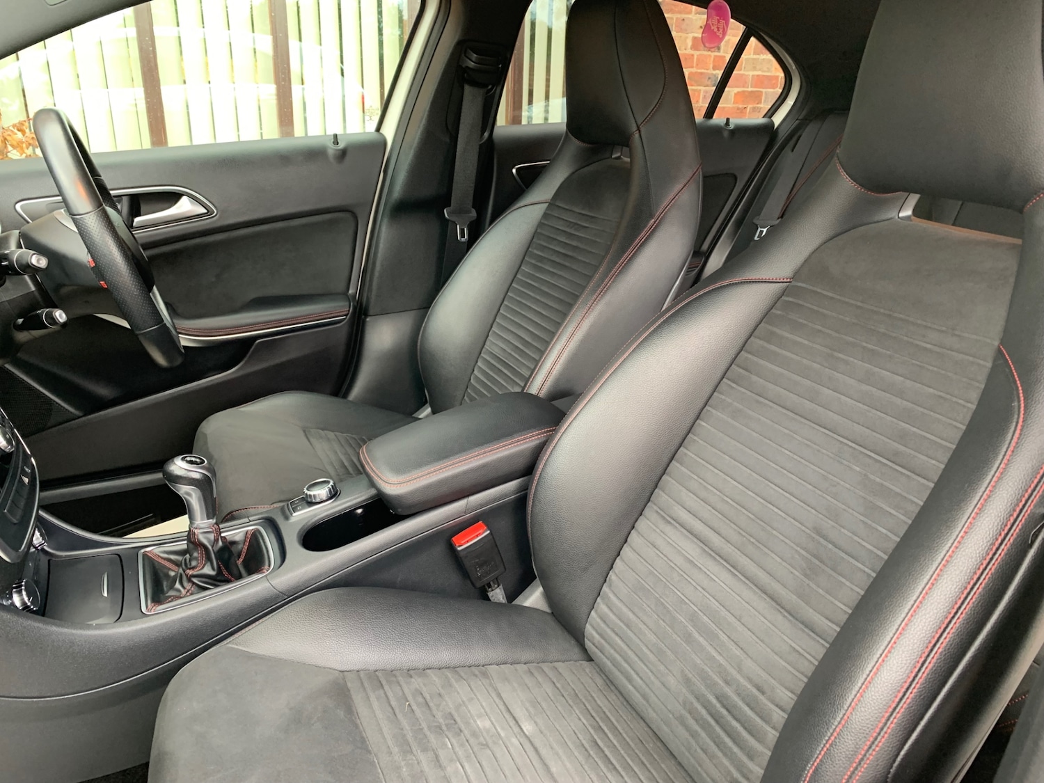 Used Mercedes-Benz A-Class 2015 for sale - 76931979: Photo 2