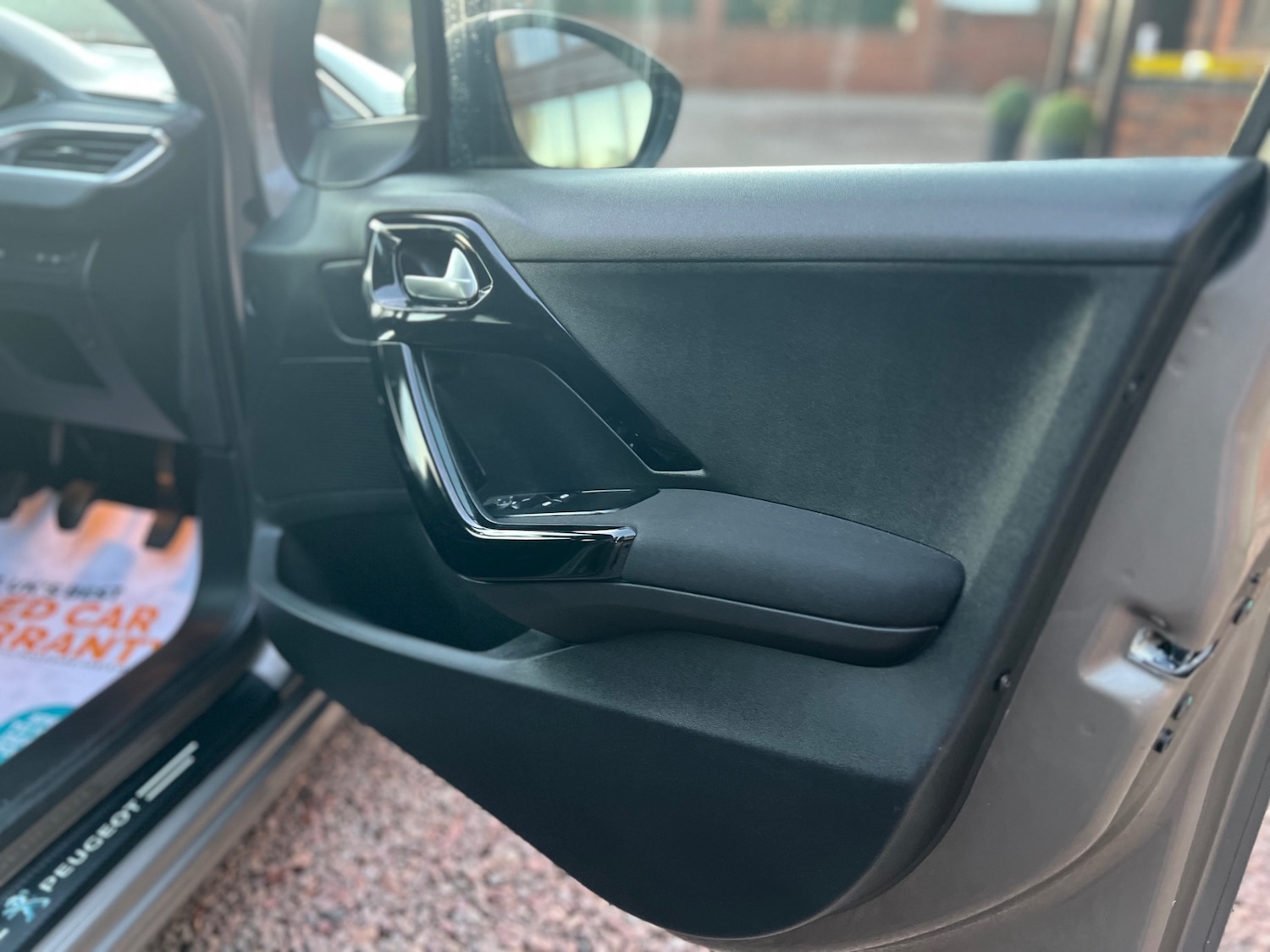 Used Peugeot 208 2014 for sale - 76640124: Photo 14