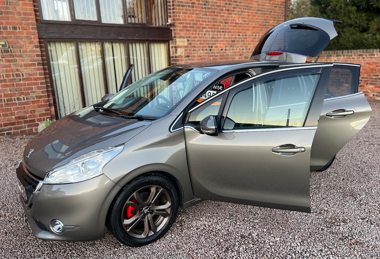 Used Peugeot 208 2014 for sale - 76640124: Photo 25