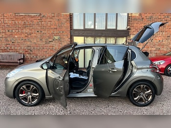 Used Peugeot 208 2014 for sale - 76640124: Photo