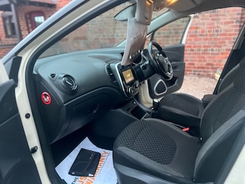 Used Renault Captur 2017 for sale - 77643132: Photo