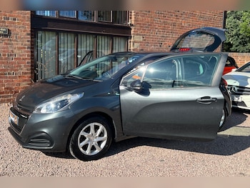 Peugeot - 208
