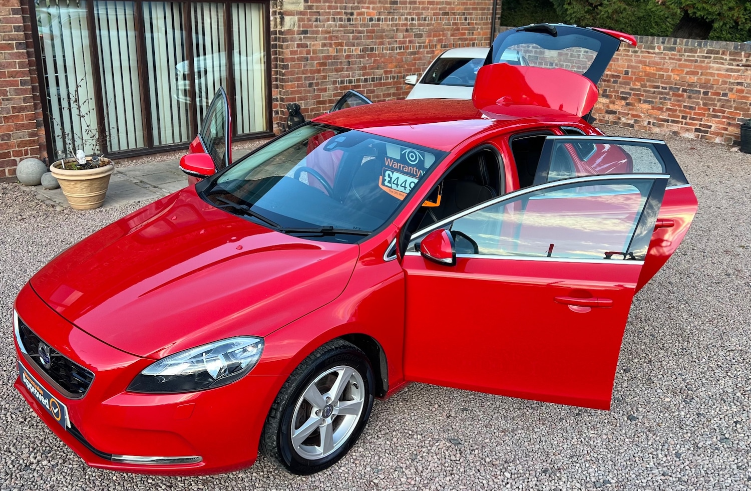 Used Volvo V40 2015 for sale - 76057073: Photo 1