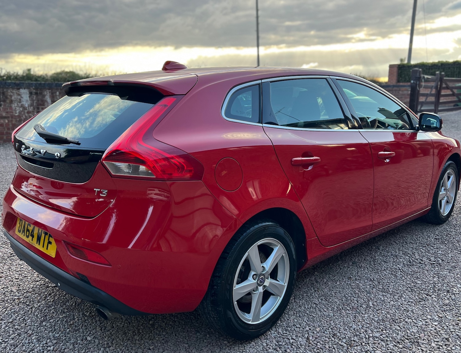 Used Volvo V40 2015 for sale - 76057073: Photo 16