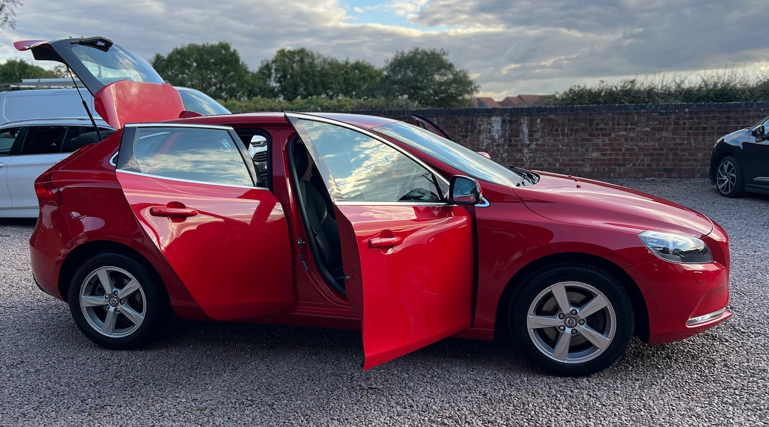 Used Volvo V40 2015 for sale - 76057073: Photo 7