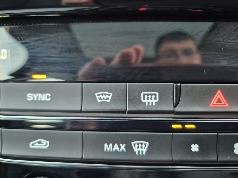 Used Jaguar XE 2017 for sale - 77042427: Photo 18