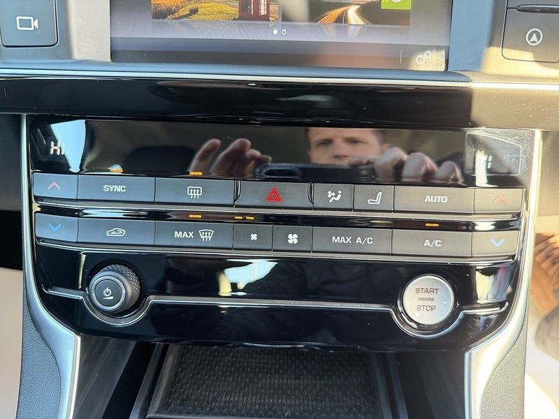 Used Jaguar XE 2018 for sale - 77042416: Photo 38