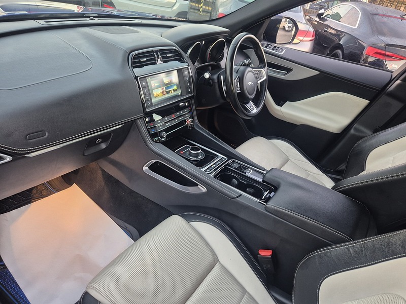 Used Jaguar F-Pace 2017 for sale - 77042424: Photo 9