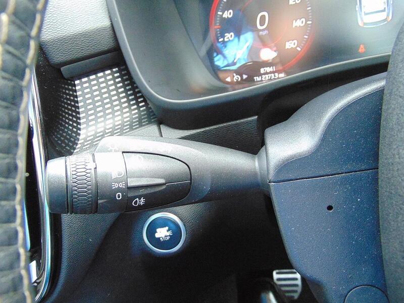 Used Volvo XC40 2018 for sale - 77622005: Photo 32