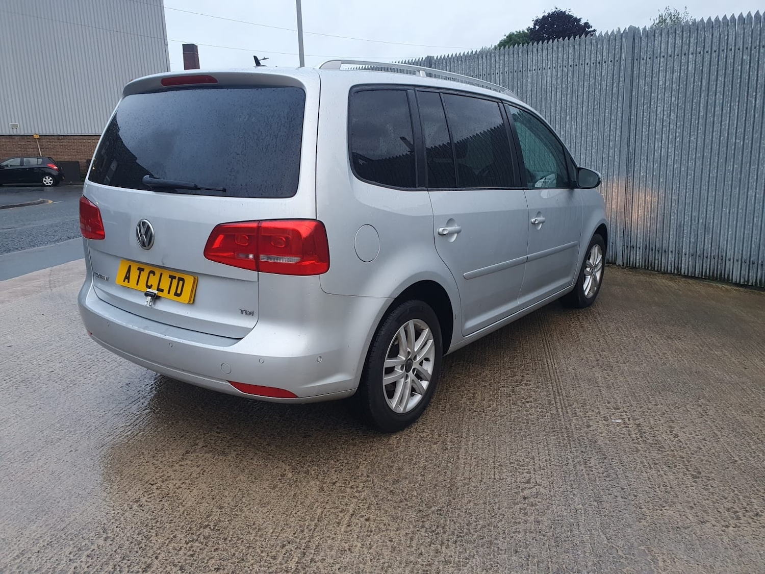 Used Volkswagen Touran 2011 for sale - 77662306: Photo 13