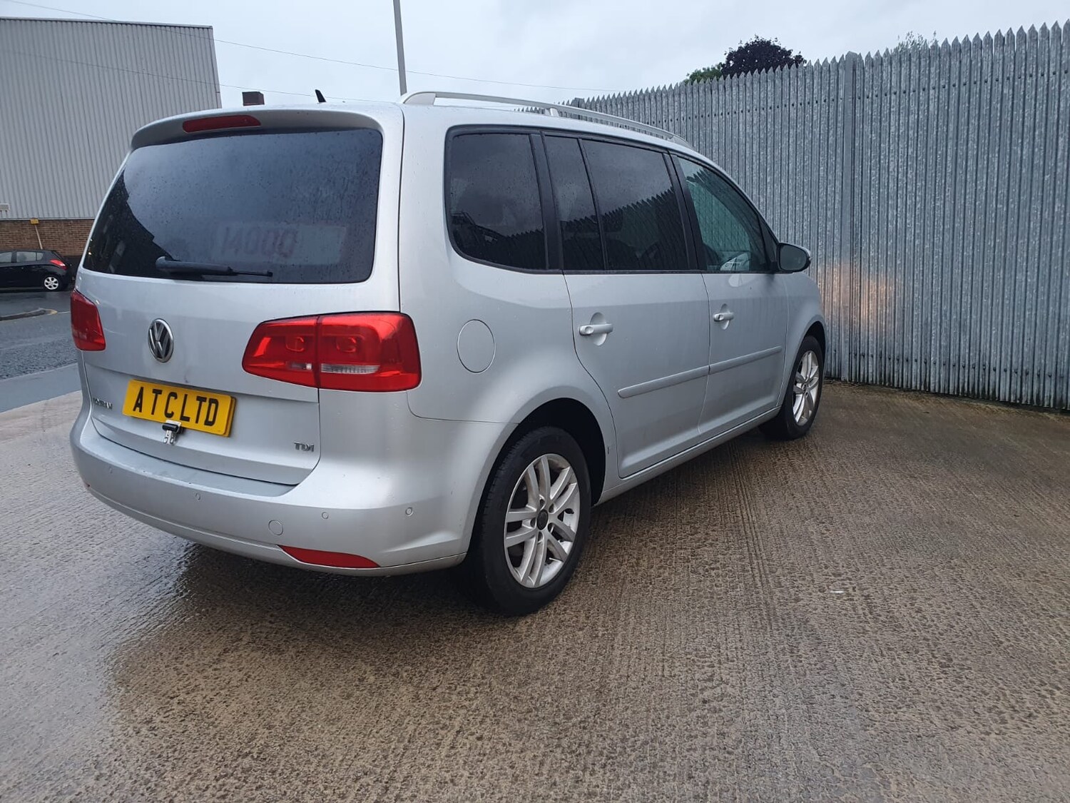 Used Volkswagen Touran 2011 for sale - 77662306: Photo 15