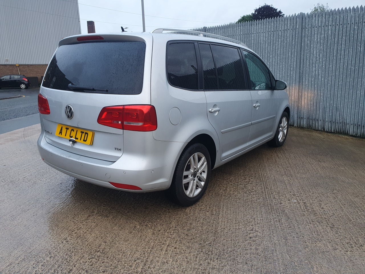 Used Volkswagen Touran 2011 for sale - 77662306: Photo 6