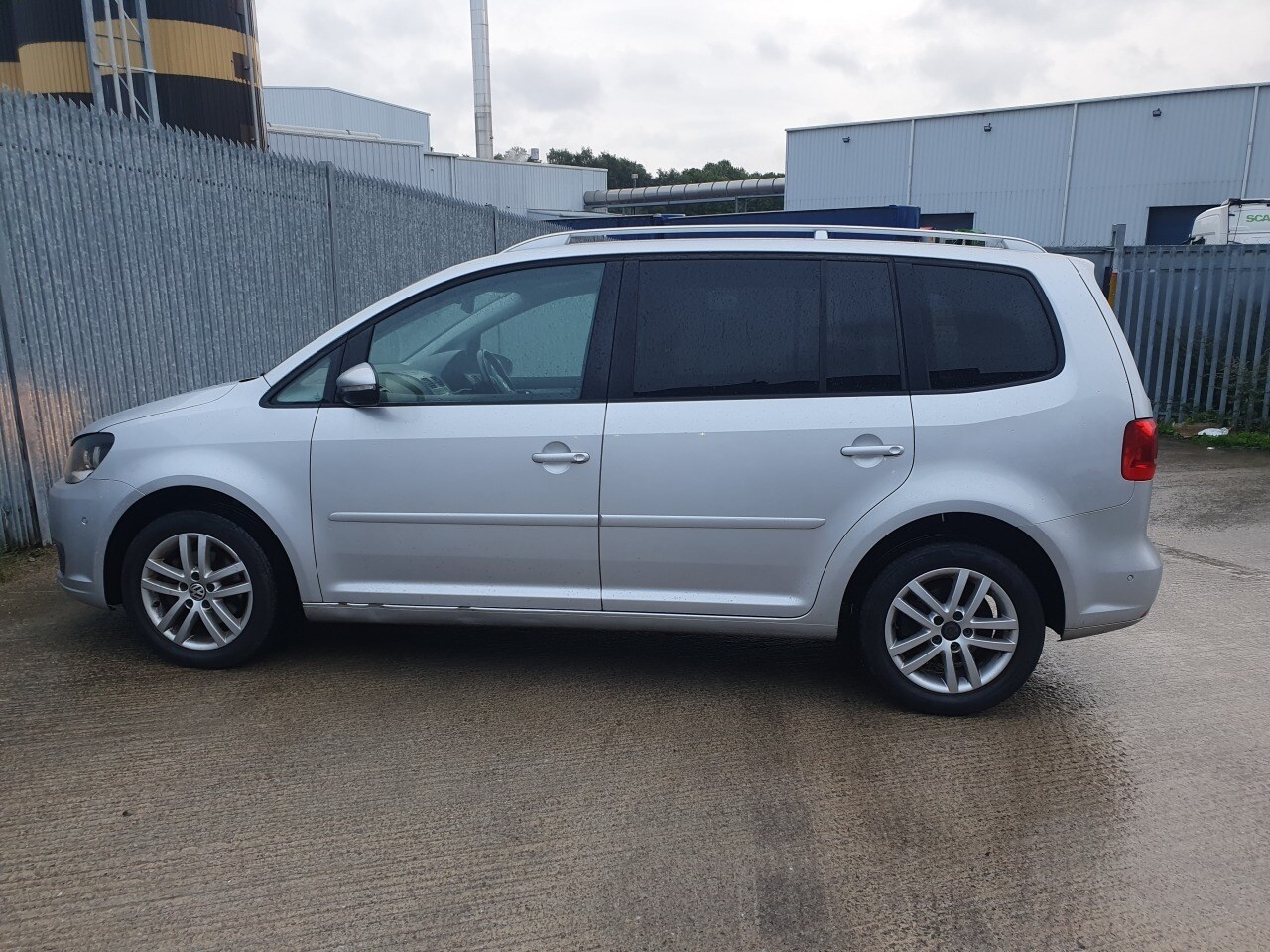 Used Volkswagen Touran 2011 for sale - 77662306: Photo 9