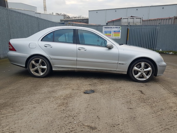 Used Mercedes-Benz C-Class 2005 for sale - 73506227: Photo 1