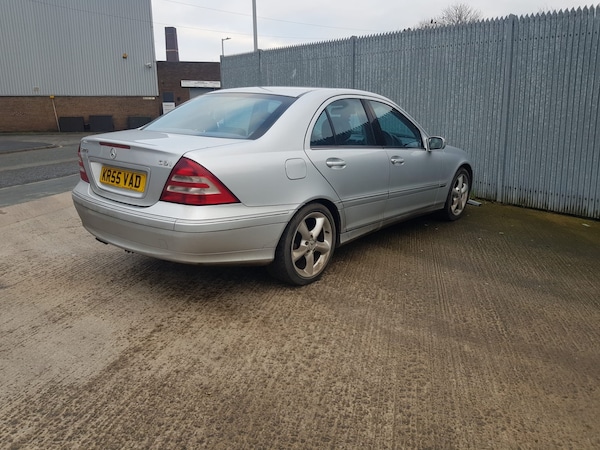 Used Mercedes-Benz C-Class 2005 for sale - 73506227: Photo 6