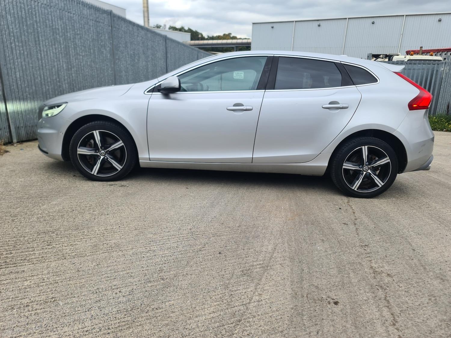 Used Volvo V40 2018 for sale - 77160017: Photo 12
