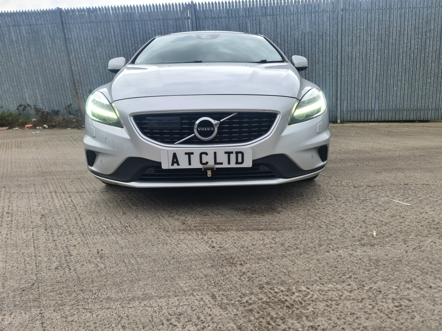 Used Volvo V40 2018 for sale - 77160017: Photo 2