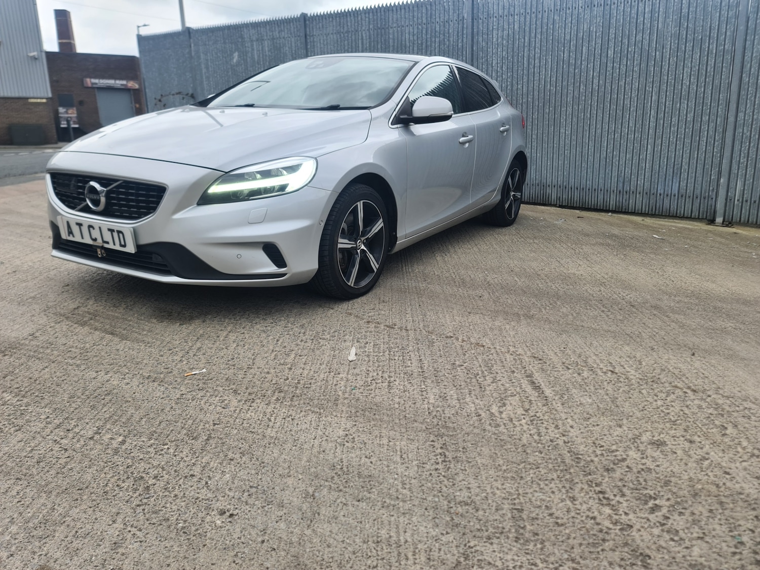 Used Volvo V40 2018 for sale - 77160017: Photo 3