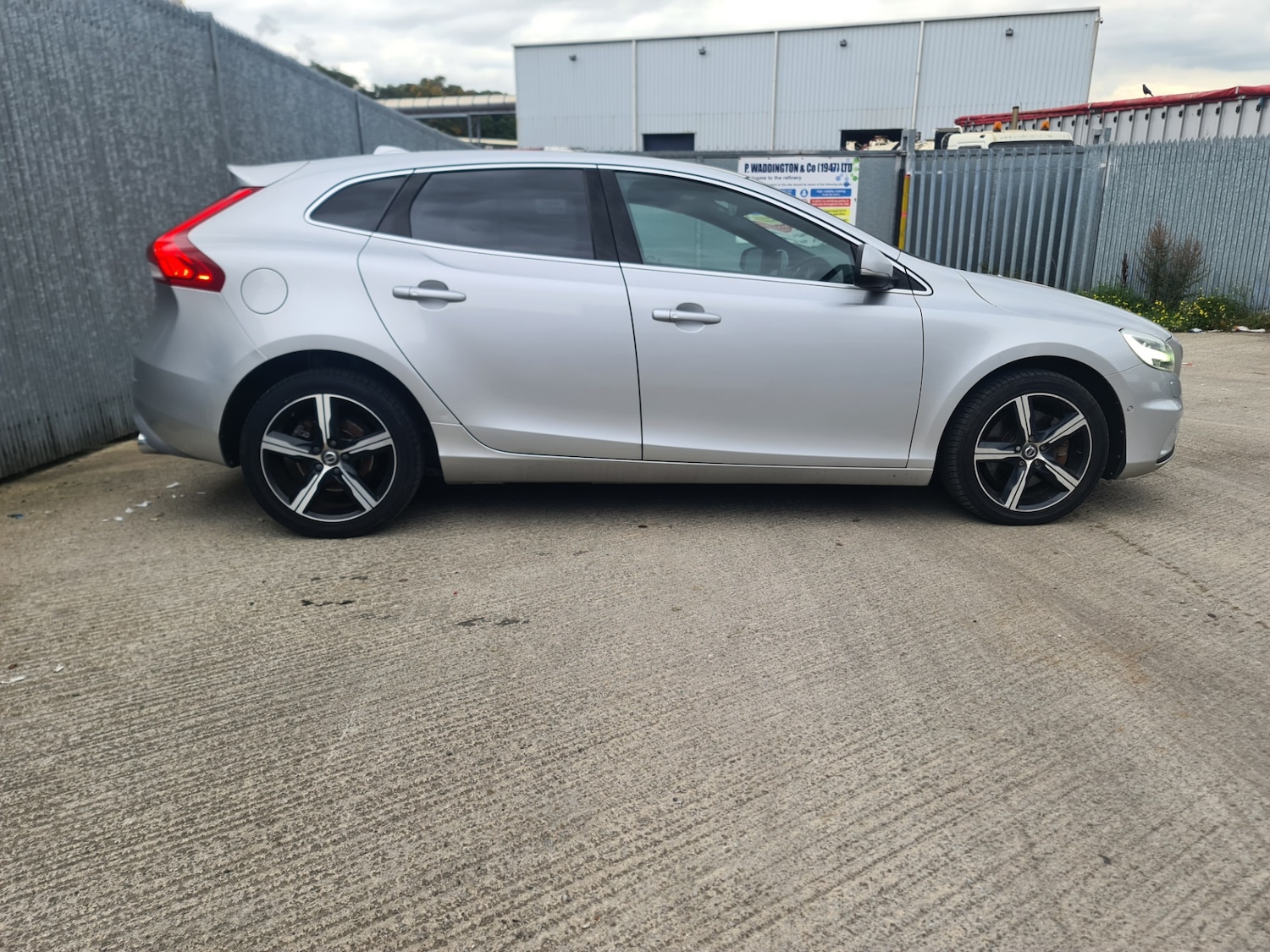 Used Volvo V40 2018 for sale - 77160017: Photo 5