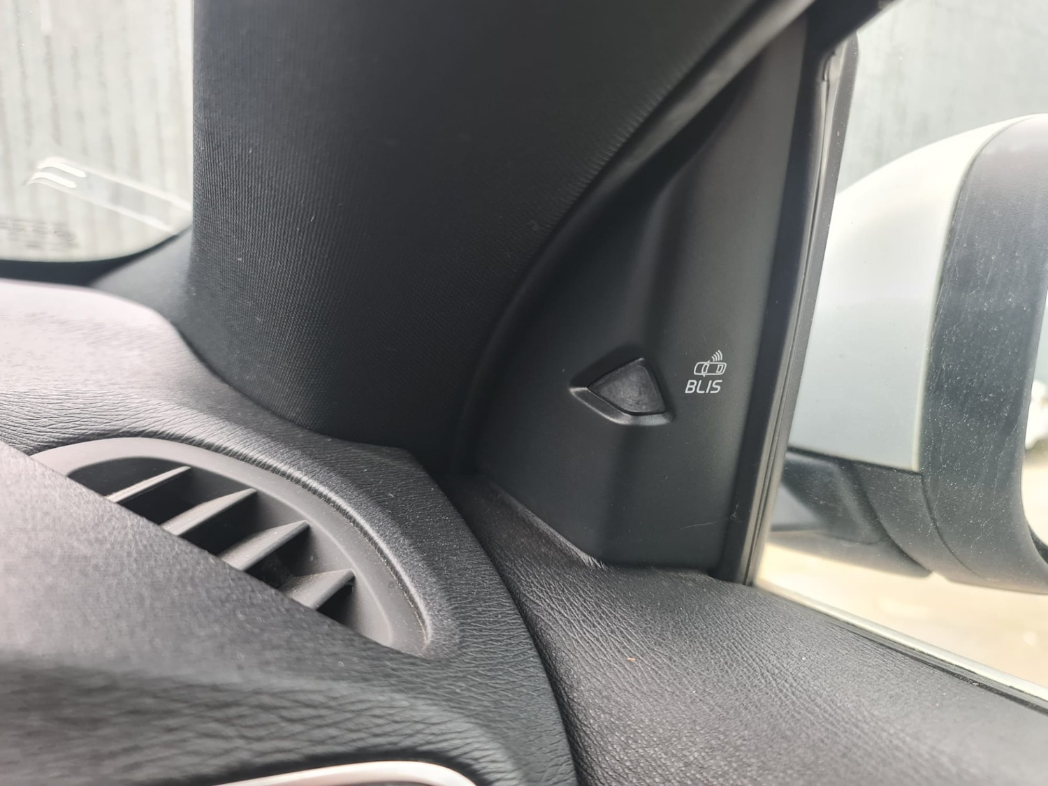 Used Volvo V40 2018 for sale - 73103961: Photo 23