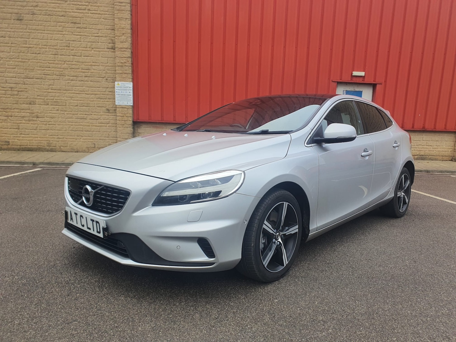 Used Volvo V40 2018 for sale - 73103961: Photo 36