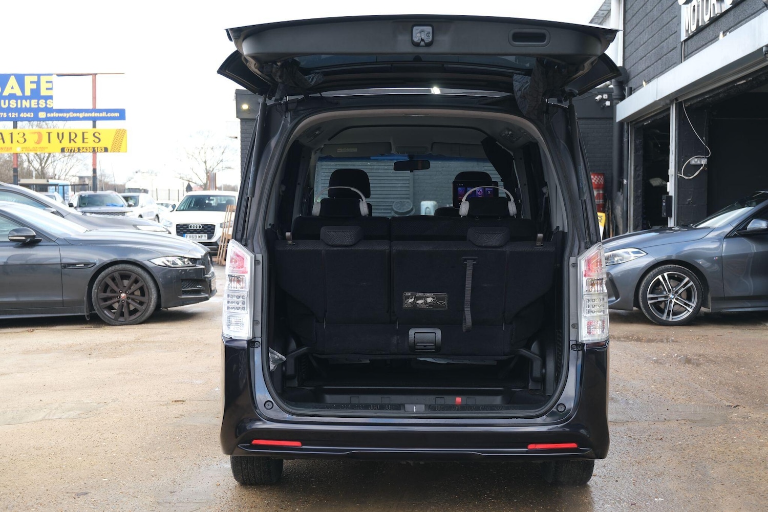 Used Honda Stepwagon for sale - 77266654: Photo 10