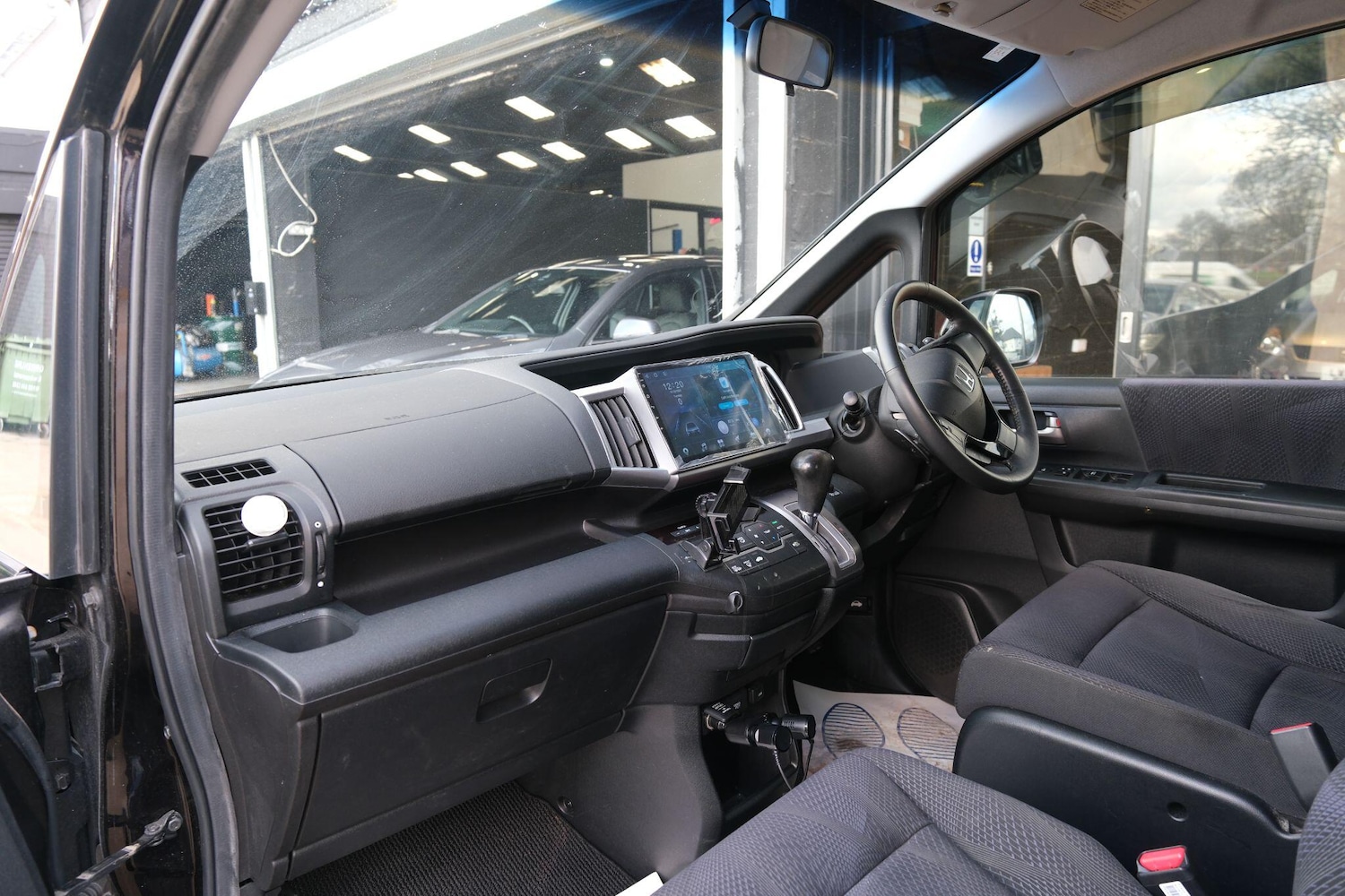 Used Honda Stepwagon for sale - 77266654: Photo 12