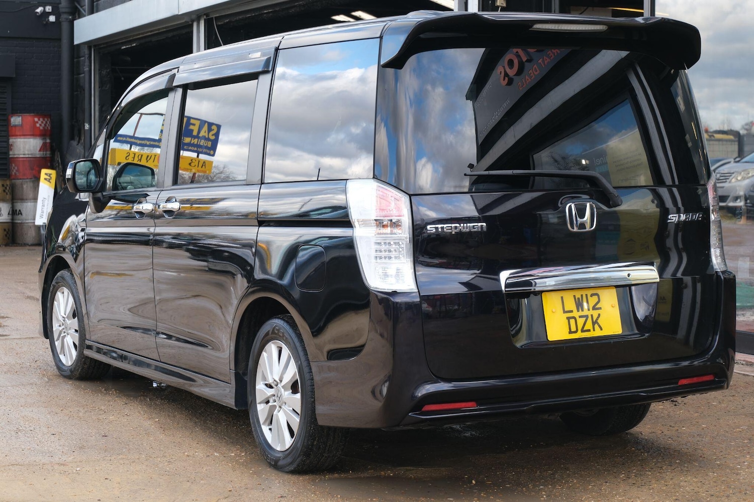 Used Honda Stepwagon for sale - 77266654: Photo 4