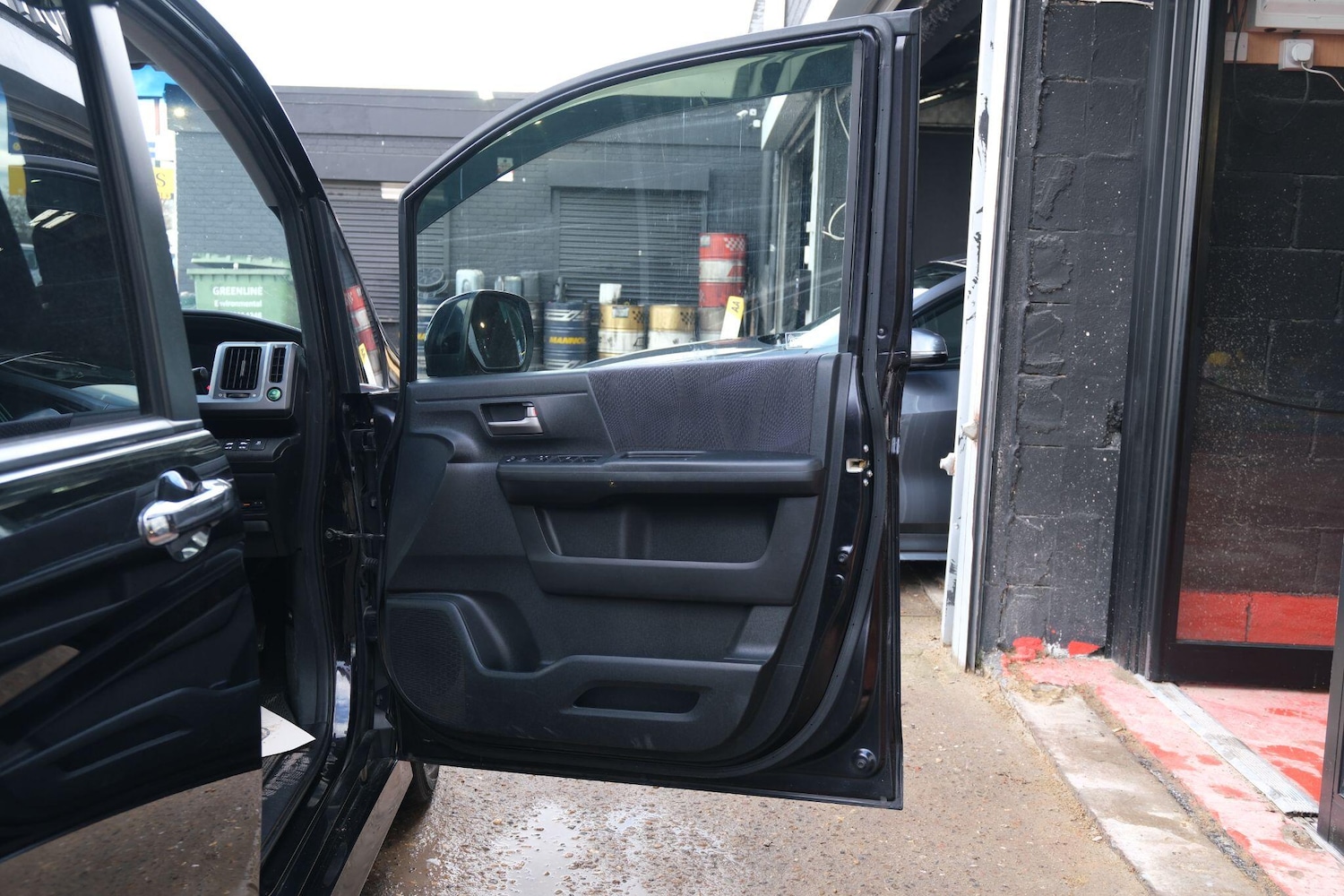 Used Honda Stepwagon for sale - 77266654: Photo 40