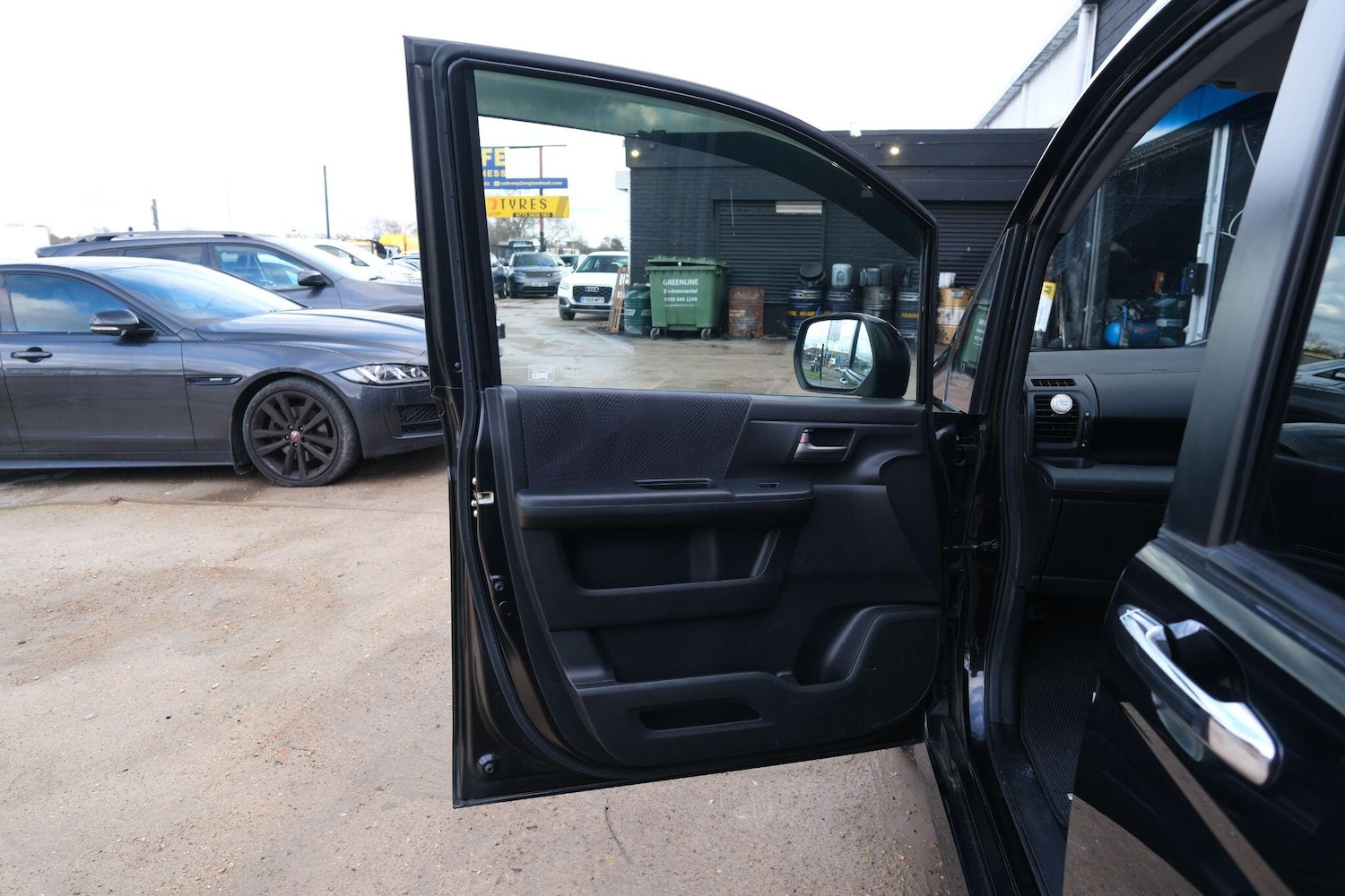 Used Honda Stepwagon for sale - 77266654: Photo 41